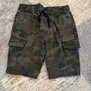 Skinny fit cargo shorts